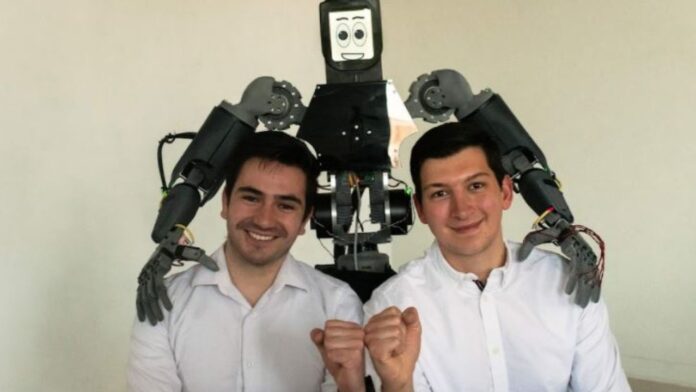 Prometheus es el robot de Guanajuato que representa a México y América Latina en la antesala de la final del torneo de robótica más importante del mundo: el ANA Avatar XPRIZE en Miami, Florida.